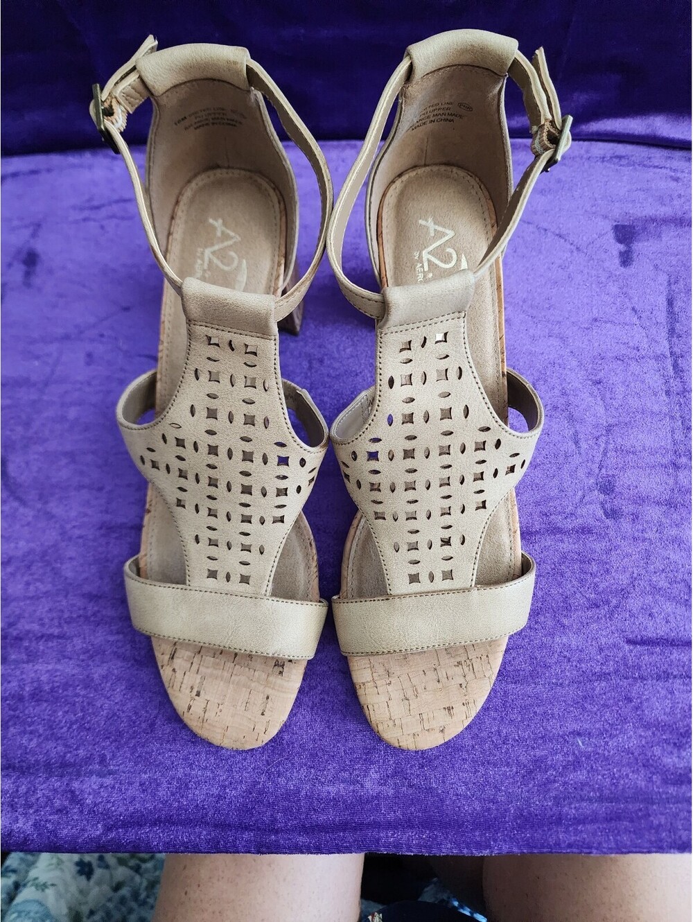 A2 by Aerosoles Women's Light Tan T-Strap, Block-Heel Sandals sz 10